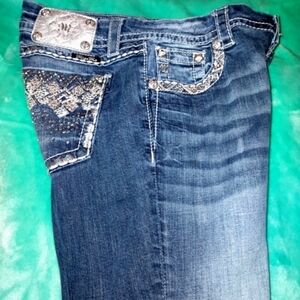 Super cute ankle cropped Miss Me jeans with bling. No flaws like new inseam 27"